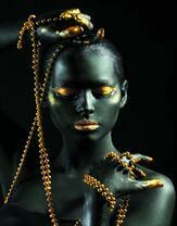 Без бренда «Девушка в черно-золотом макияже» в Брянске 